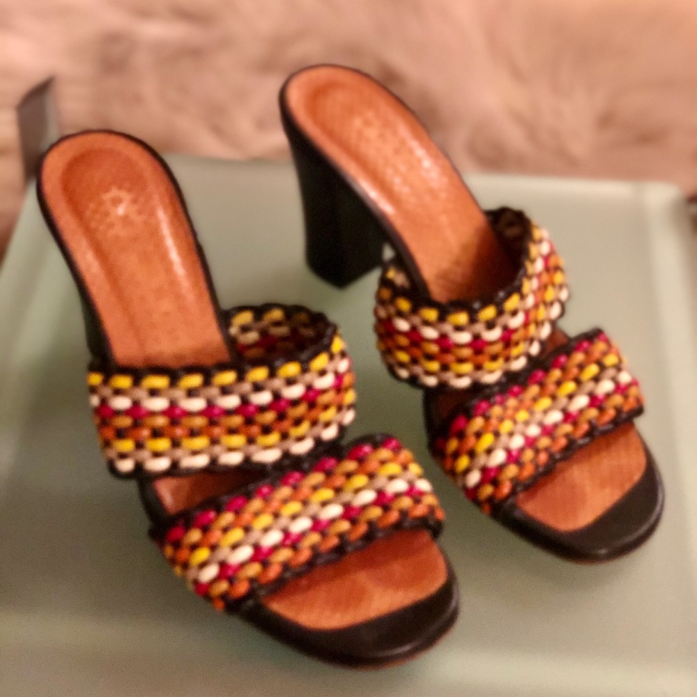 CHIC MIHARA Woven Multi-colored Sandals